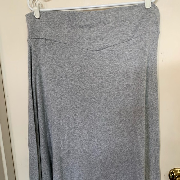Gray A-line skirt - Picture 2 of 6